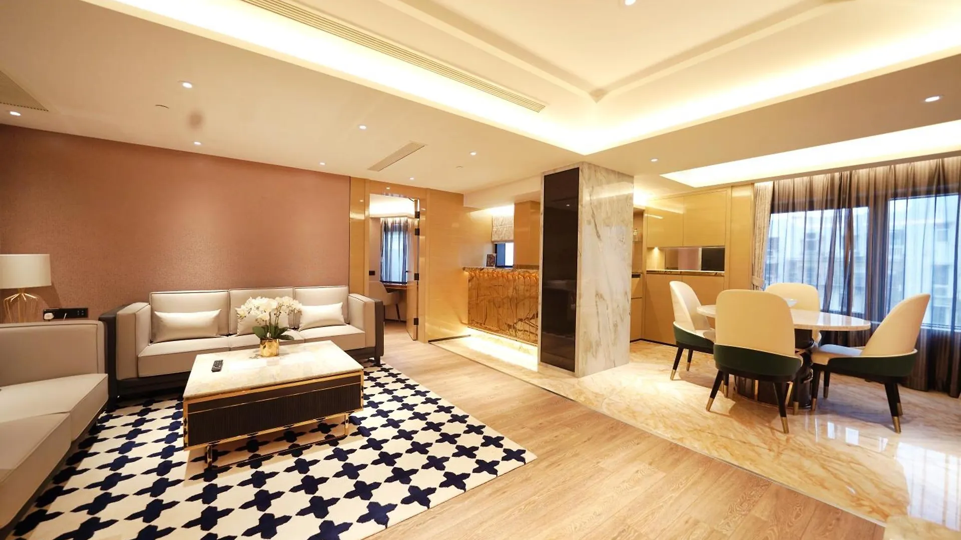 Hotel Golden Dragon Macau